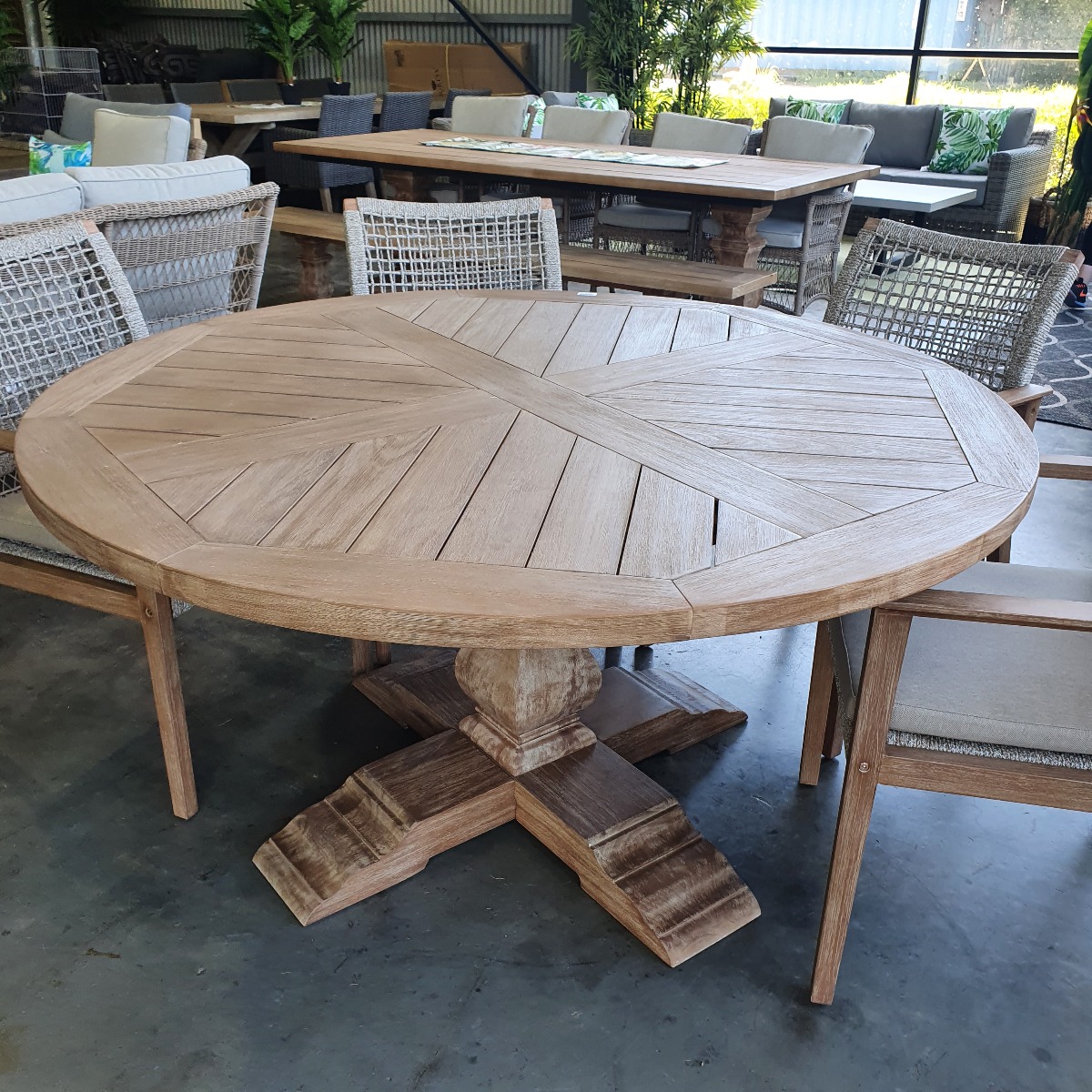FLOORSTOCK CLEARANCE SALE "Hampshire" Hamptons Style Round Solid Timber Outdoor Dining Table with 4 x Outdoor Dining Chairs, 150cm Diameter - Image 3