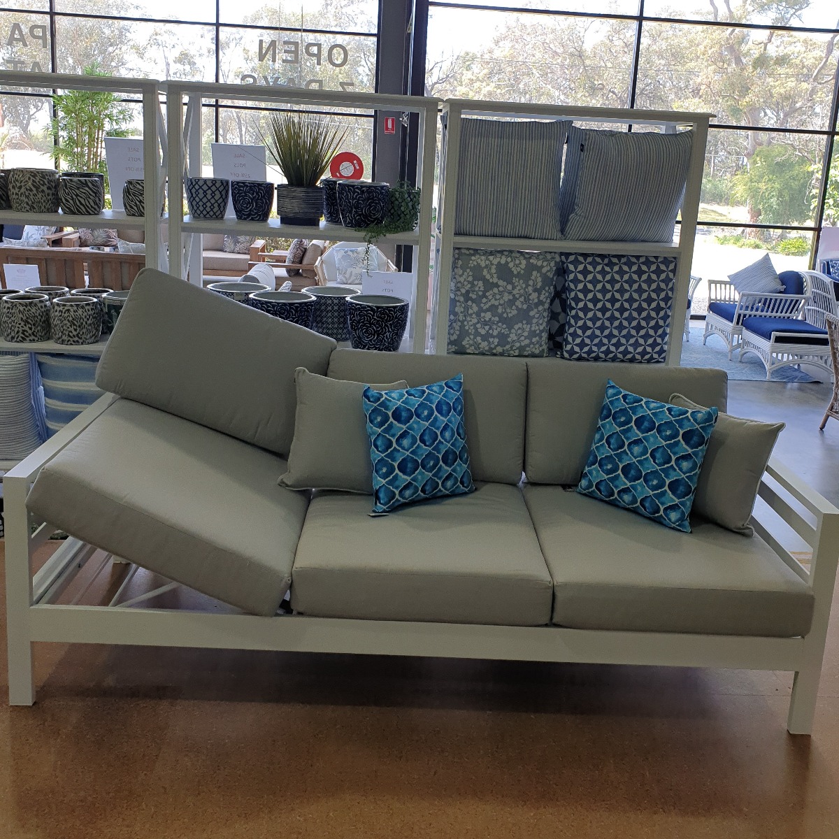 FLOORSTOCK CLEARANCE SALE "Riviera" Hamptons Style Aluminium 4 Piece Outdoor Lounge Setting, White (RRP $3499) - Image 4